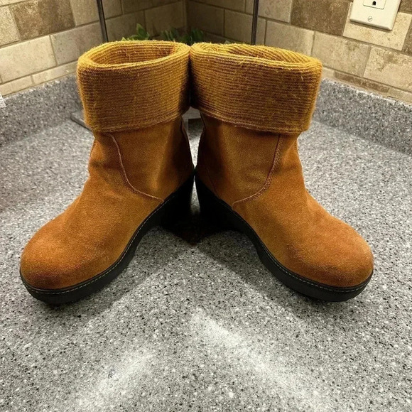 Crocs Tan Winter boots Suede with Knit Fold over cuffs Buckle Accent size 9 - Picture 10 of 10